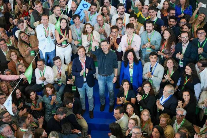 Moreno renueva su liderazgo al frente del PP-A con un respaldo del 99,9% y se compromete a trabajar por la estabilidad mayoritaria