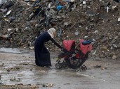 Inundaciones golpean la Franja de Gaza; ataques de Israel no paran