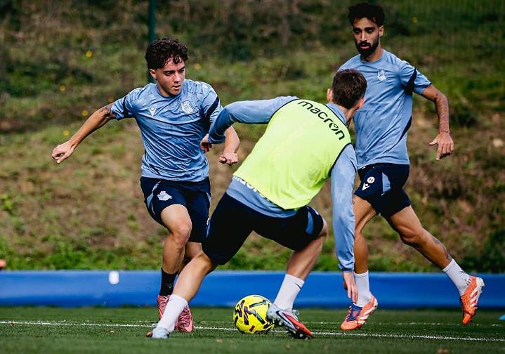 La Real continúa con su puesta a punto en una sesión llena de 'potrillos'