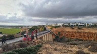 La pasarela peatonal sobre la AP-7 en Orihuela Costa más cerca: se adjudica siete meses después la redacción del proyecto