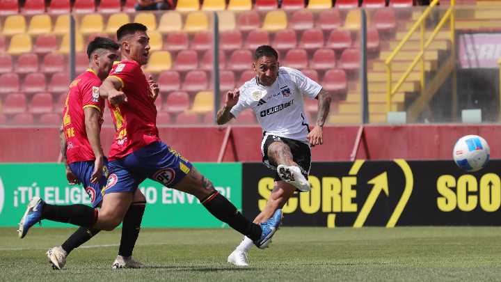 [VIDEO] Javier Correa amagó dentro del área y abrió el marcador para Colo Colo ante Unión Española