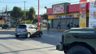 Atacan a balazos a un hombre frente a un Oxxo en el mercado de abastos de Culiacán