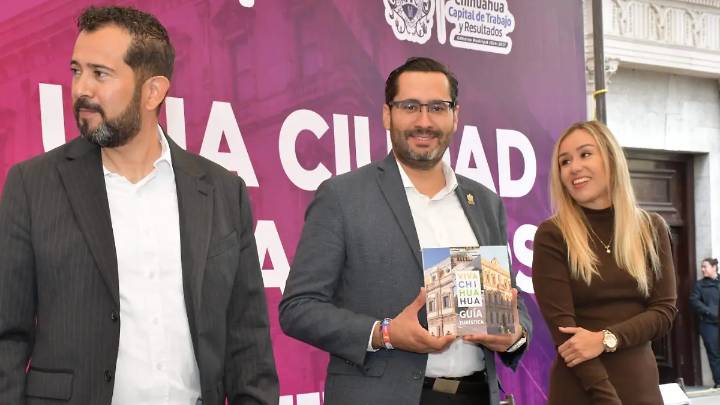 Presentan la nueva guía turística “Viva Chihuahua” en Plaza de Armas
