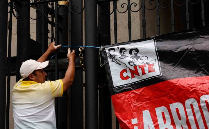 Rosa Icela llama a la CNTE a mantener el diálogo ante anuncio de paro nacional