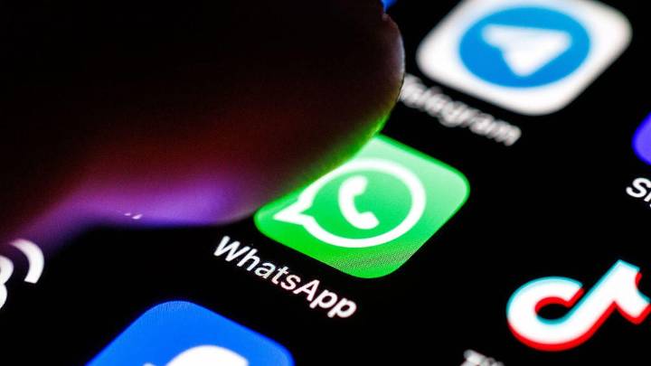 WhatsApp Users Could Get a Welcome Phone Feature With Support for Multiple Accounts