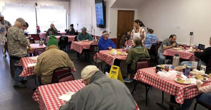 Herrin House of Hope welcomes steady Thanksgiving crowd
