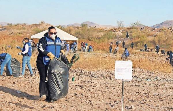 Sacan voluntarios 600 t de basura del río Sacramento