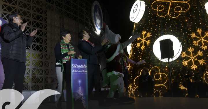 Ciudad Universitaria BUAP enciende el espíritu navideño