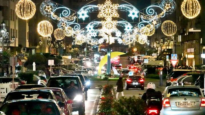 El Concello de Vigo considera que el año pasado el plan de tráfico de la Navidad funcionó «razonablemente bien» y descarta lanzaderas desde Samil