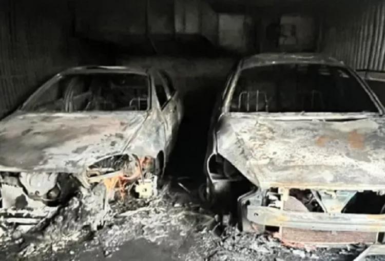 Incendio en edificio de Santa Mónica afecta al menos 10 vehículos