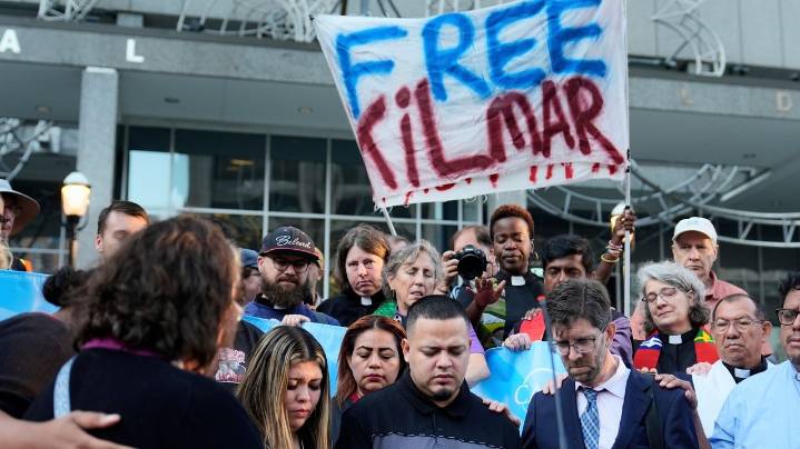 Judge to rule on whether to release Kilmar Abrego Garcia from immigration custody