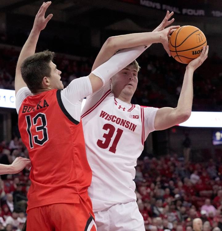 Deadspin | New-look No. 24 Wisconsin refining formula against SIUE