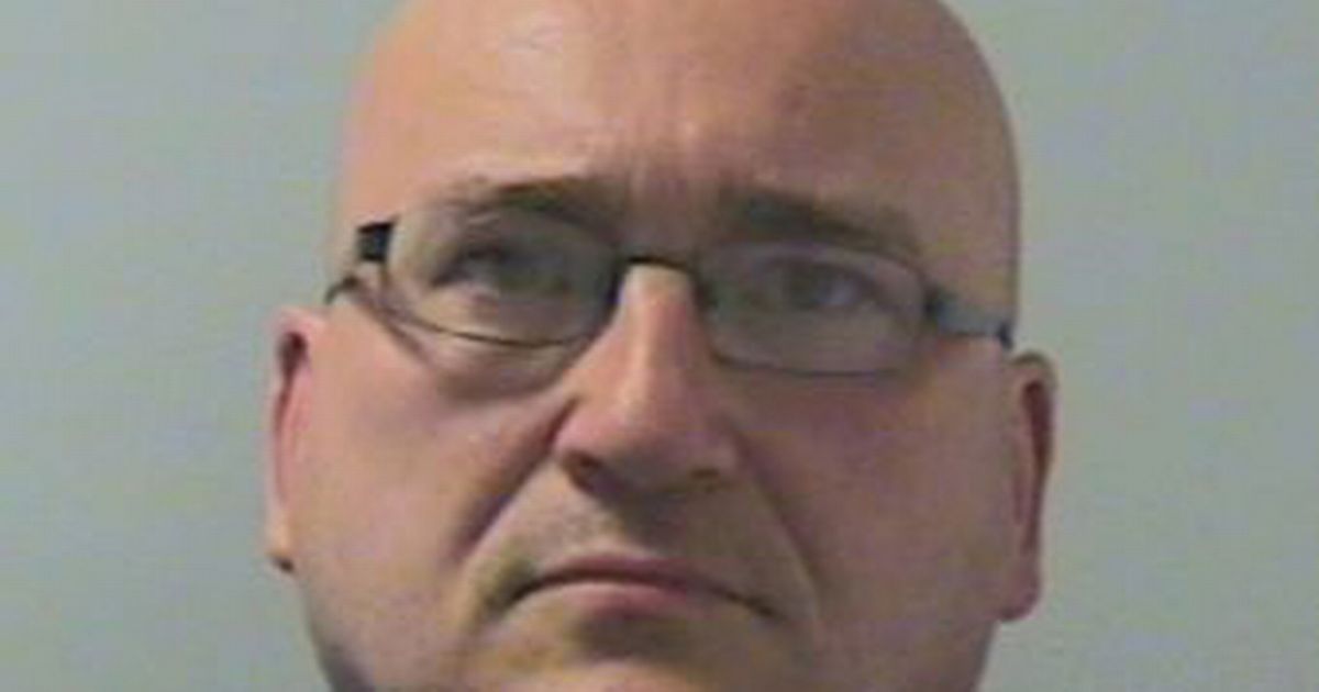 A notorious gangland figure convicted of sex crimes has been released from prison early