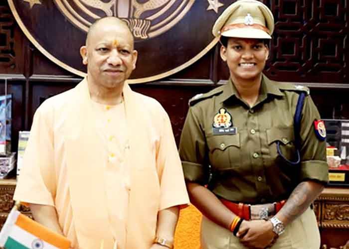 UP CM Yogi Adityanath meets DSP-cum-cricketer Deepti Sharma
