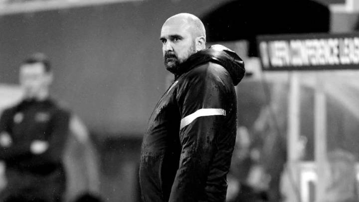 Entrenador sufre infarto en pleno partido en Serbia y los jugadores rompen en llanto al enterarse que murió poco después en el hospital