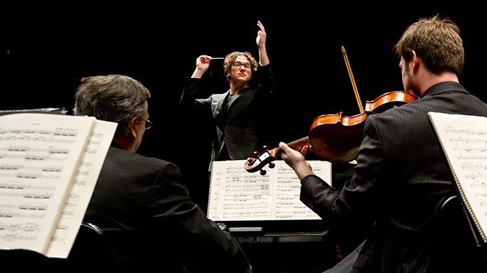 Louisville Orchestra, mayor hold tribute concert following UPS crash