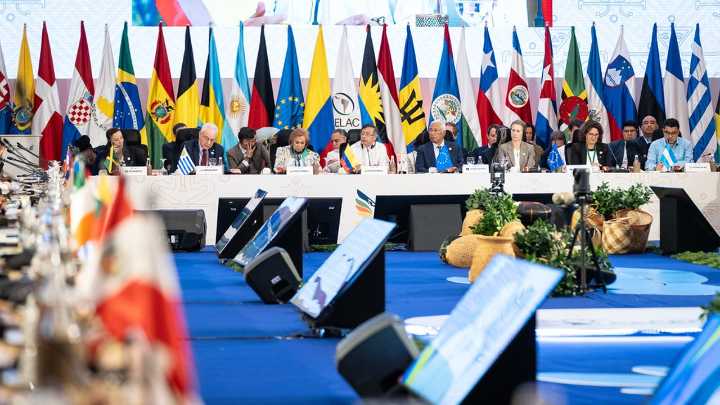 La cumbre CELAC-UE concluye con una declaración conjunta plagada de matices