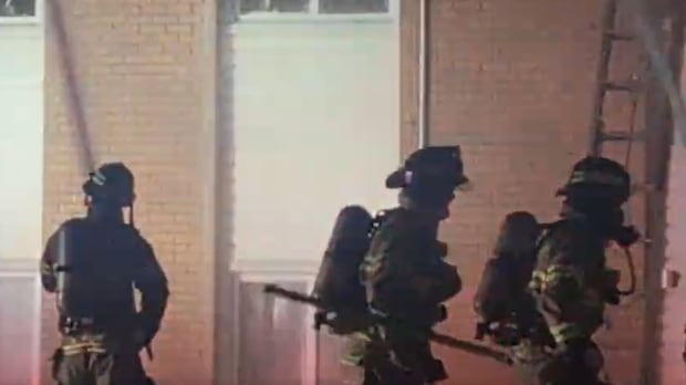 West Edmonton apartment building evacuated after fire breaks out