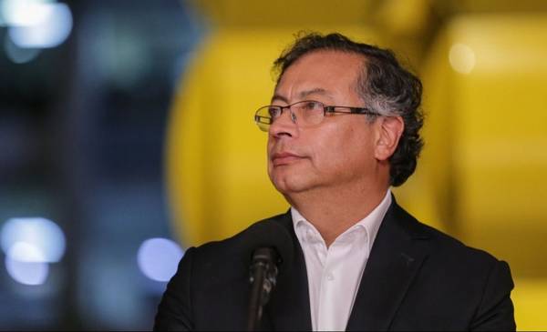 Avance de la derecha llega a Colombia: Uribe y nuevos liderazgos desafían a Petro
