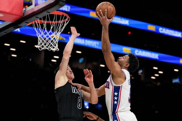Tyrese Maxey anota 22 puntos, 76ers vencen a Nets por 115
