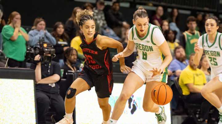 Oregon's Elisa Mevius to miss rest of season after knee injury