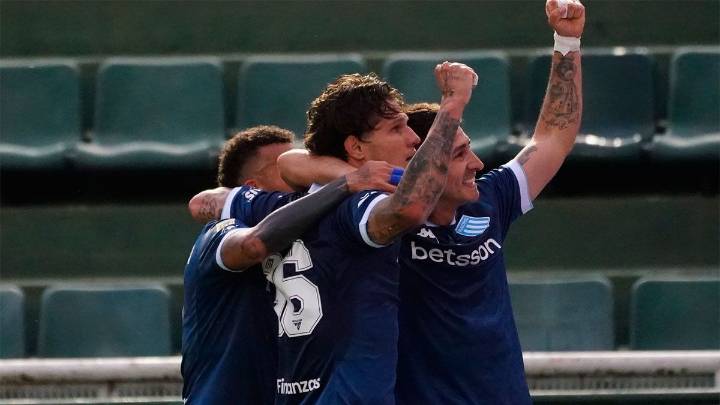 En un duelo clave por la clasificación, Racing y Defensa se miden en el Cilindro