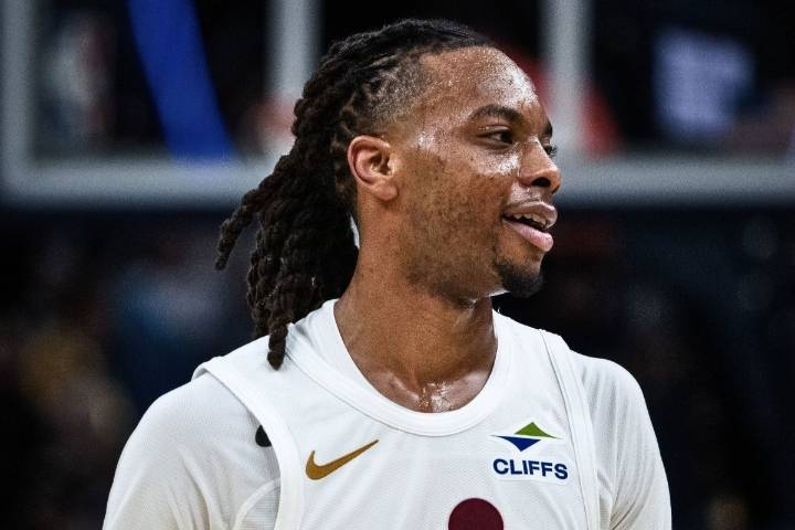 Darius Garland Injury Update: Shams Charania Confirms Cavs Star’s Return Date After 11 Games Missed ESPN's Shams Charania has confirmed Cavs guard Darius Garland's much-awaited return date from his bi