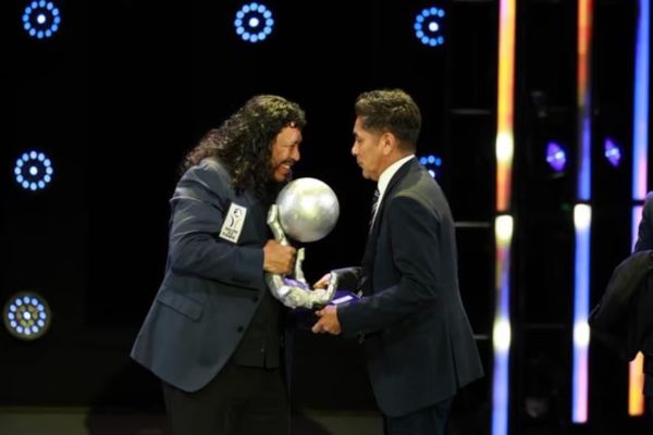 René Higuita entra al Salón de la Fama del Fútbol Internacional junto a Dunga e Iker Casillas