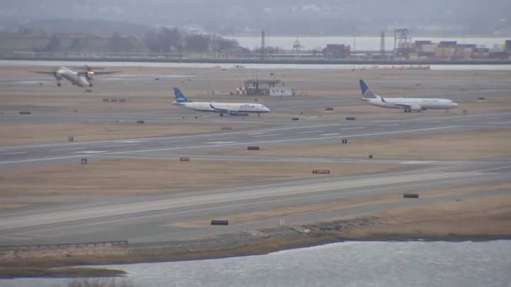 Boston MA Logan Airport flight delays, cancellations today