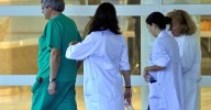 Andalucía propone prorrogar la jubilación de los médicos a los 72 años para paliar la falta de personal