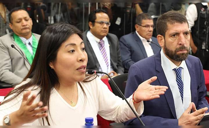 Abogado de Bettsy Chávez niega saber si está asilada en embajada de México: "No responde al teléfono"