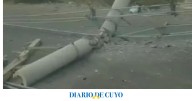 El camión que chocó contra postes de alta tensión circulaba a gran velocidad:  hay zonas de Rivadavia,  Rawson y Pocito sin luz