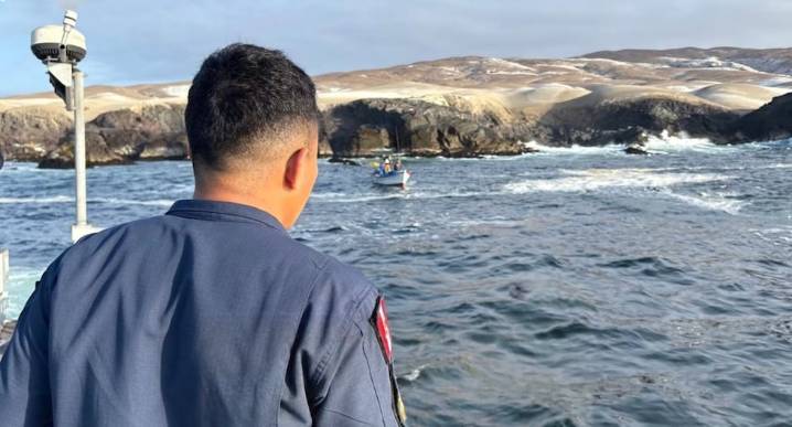 Arequipa: Embarcación pesquera volteada en Matarani deja un fallecido y otro desaparecido