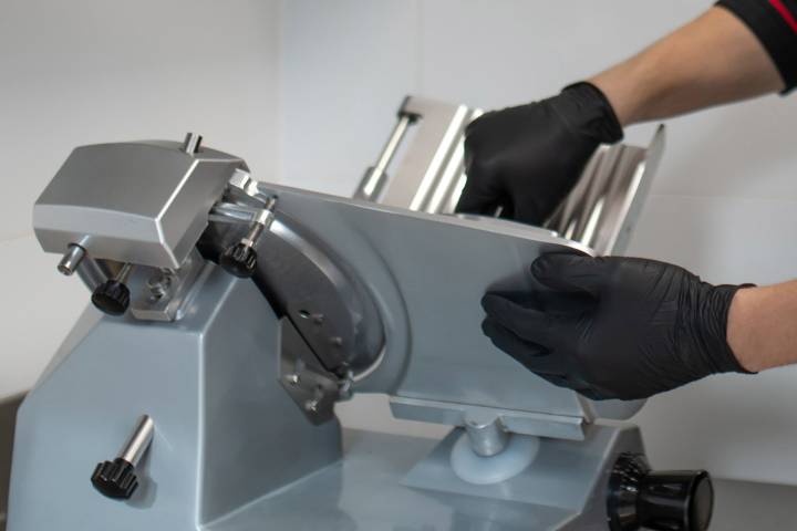 Man Loses Tips of 3 Fingers While Cleaning Food Dicing Machine