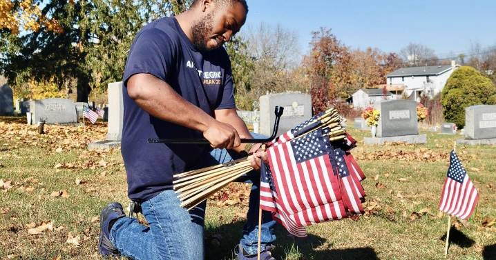 2,300 flags placed at veteran graves in Rosedale Cemetery