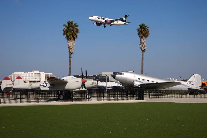 El Gobierno de Trump amenaza con "medidas" contra los controladores aéreos que se ausentan