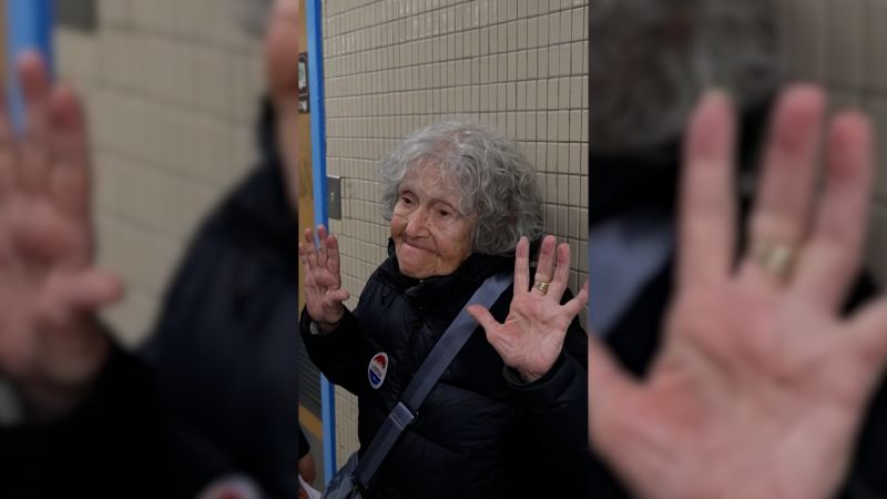 CNN entrevista a una votante neoyorquina que reveló mucha información sobre su vida