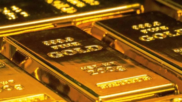 Gold Price Today: Yellow Metal Falls, Silver Down Rs 2000; Check Latest Rates Across India