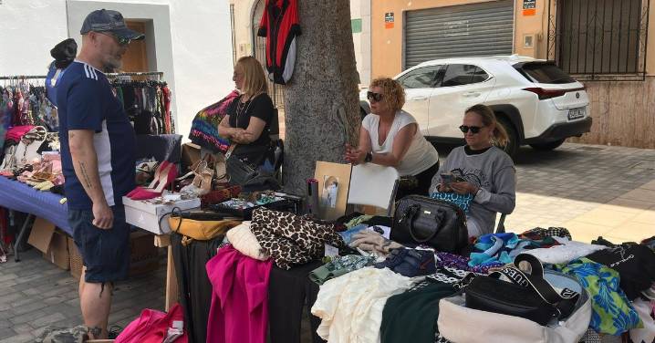 El tradicional rastro vecinal da hoy la bienvenida a la Navidad en Huércal de Almería