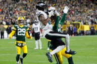 DeVonta Smith’s TD catch helps Eagles edge Packers in defensive struggle