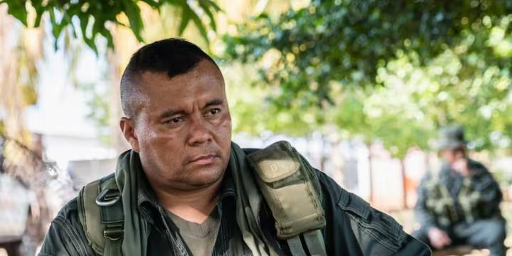 Revelan archivos secretos que vinculan a altos funcionarios con las disidencias de alias Calarcá: un general y un agente de inteligencia salpicados