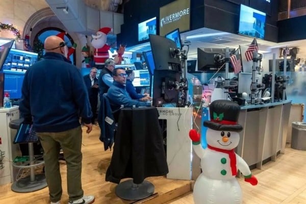 Sube Nasdaq 0.65%, pero registra pérdida mensual