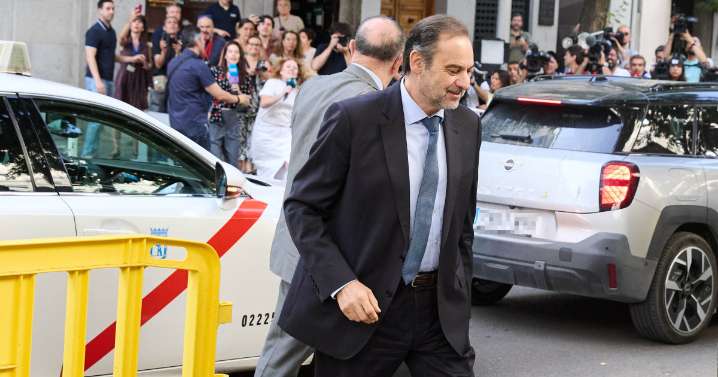 Ábalos comparece en el Supremo ante una posible entrada en prisión, en directo