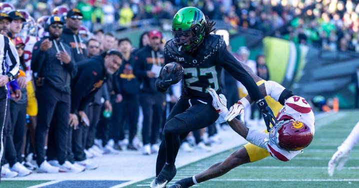 No. 15 USC's College Football Playoff hopes shattered in loss to No. 7 Oregon