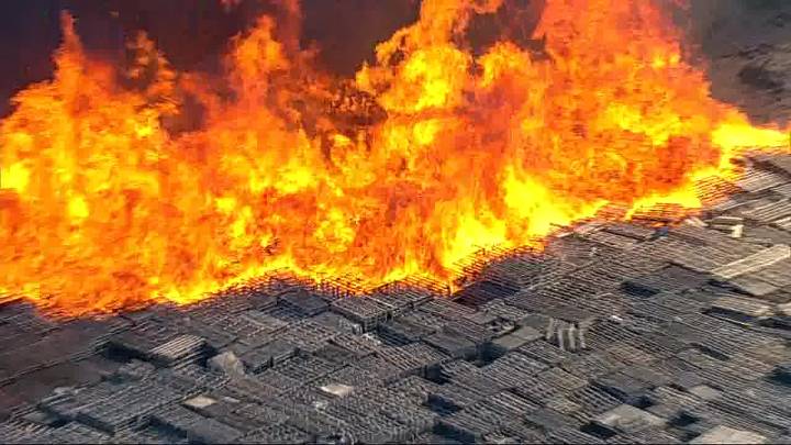 Large pallet fire burns in South Dallas | FOX 4 Dallas-Fort Worth