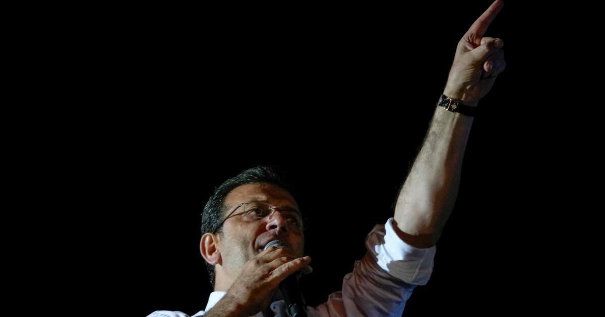 Fiscal pide 2.352 años de cárcel para el alcalde de Estambul, acusado de corrupción