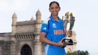 Harmanpreet Poses With Women's World Cup Trophy At Gateway of India Cricket
