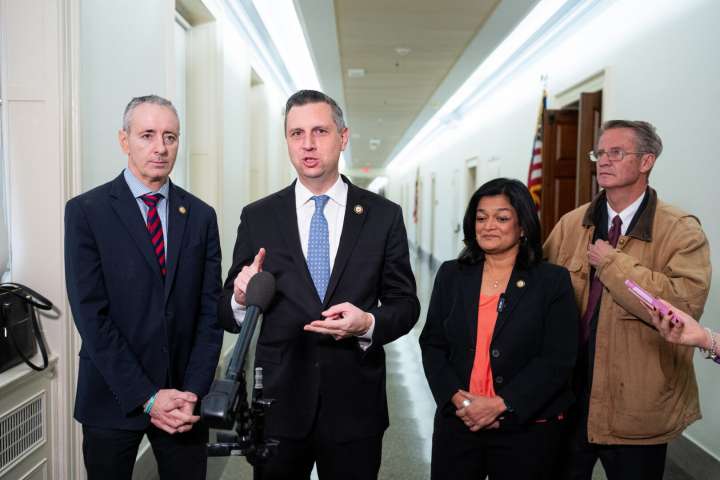 ‘Give us a vote’: House members ramp up stock ban pressure