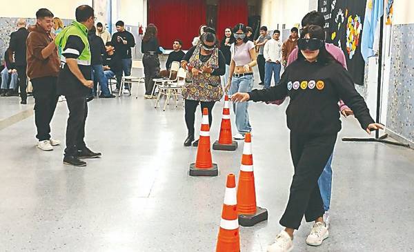 El Gobierno del Chubut desarrolló una jornada de educación vial en una escuela secundaria de Rawson