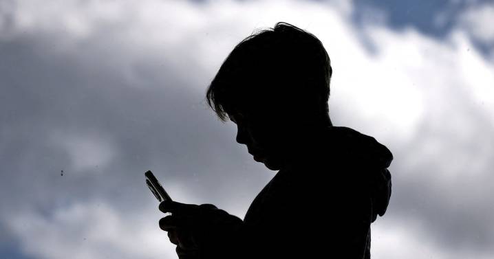 Under-16s lose access to Instagram and Facebook in Australia ahead of landmark social media ban